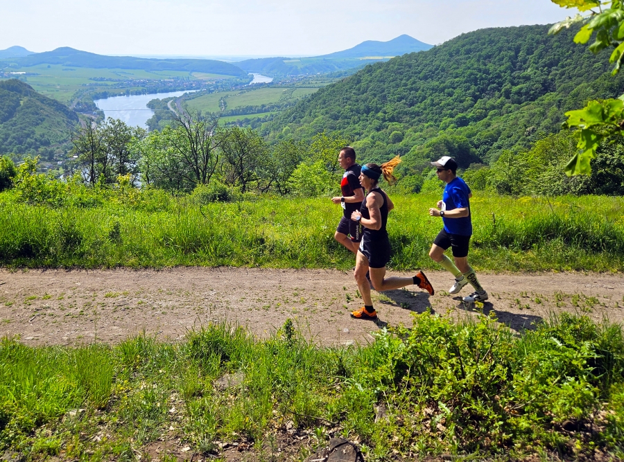 Běh plný vyhlídek - krosovou desítku v Dubicích ovládli Zuda a Sobecká