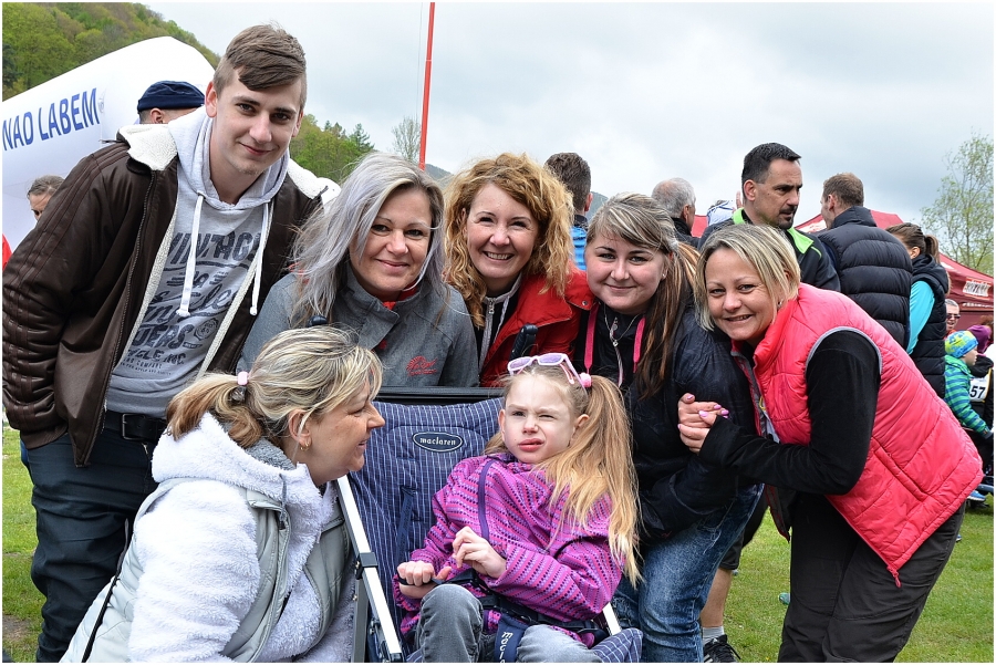 Déšť plamínek neuhasil, vítr ho nesfoukl