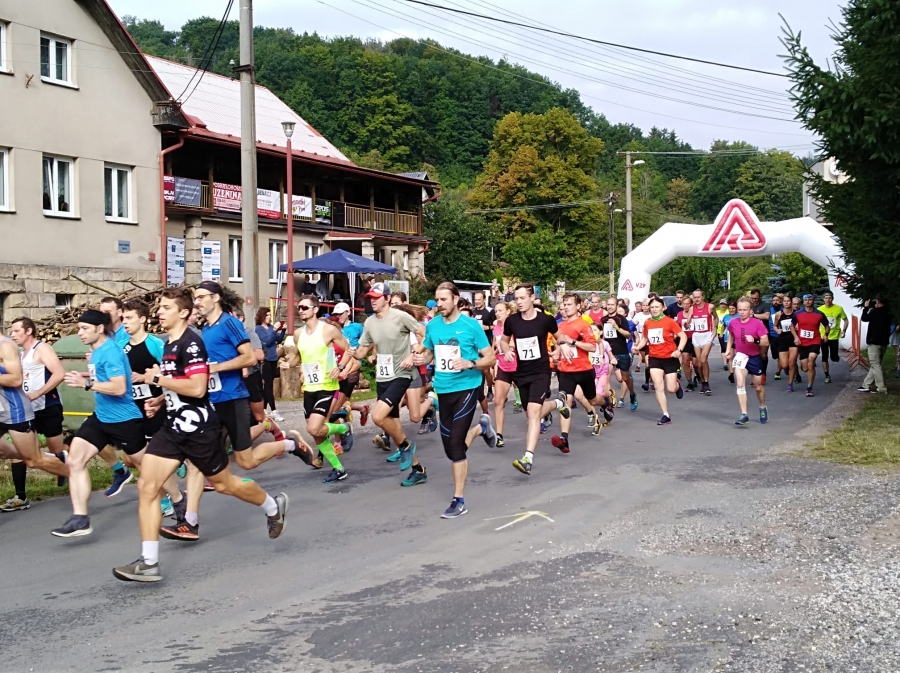 2HRADY - Petr Soukup zvládl nejlépe výběh na Kumburk, bratry Berkovi nechal za sebou, v ženách zlatá Metelková