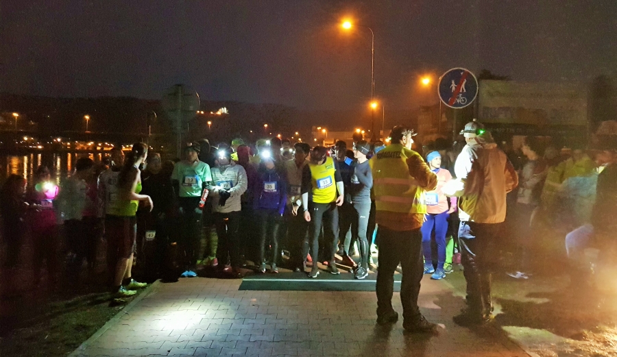 Bludičkový běh přivábil na děčínskou cyklostezku 110 běžců