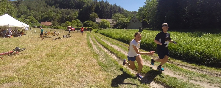 Tituly z duatlonu Kokořínskem cestou necestou putují do Cvikova, zlato pro Kolaříka a Krafkovou, nejlepším párečkem jsou Kapounkovi. Běhu vévodili Michálek a  Česáková.