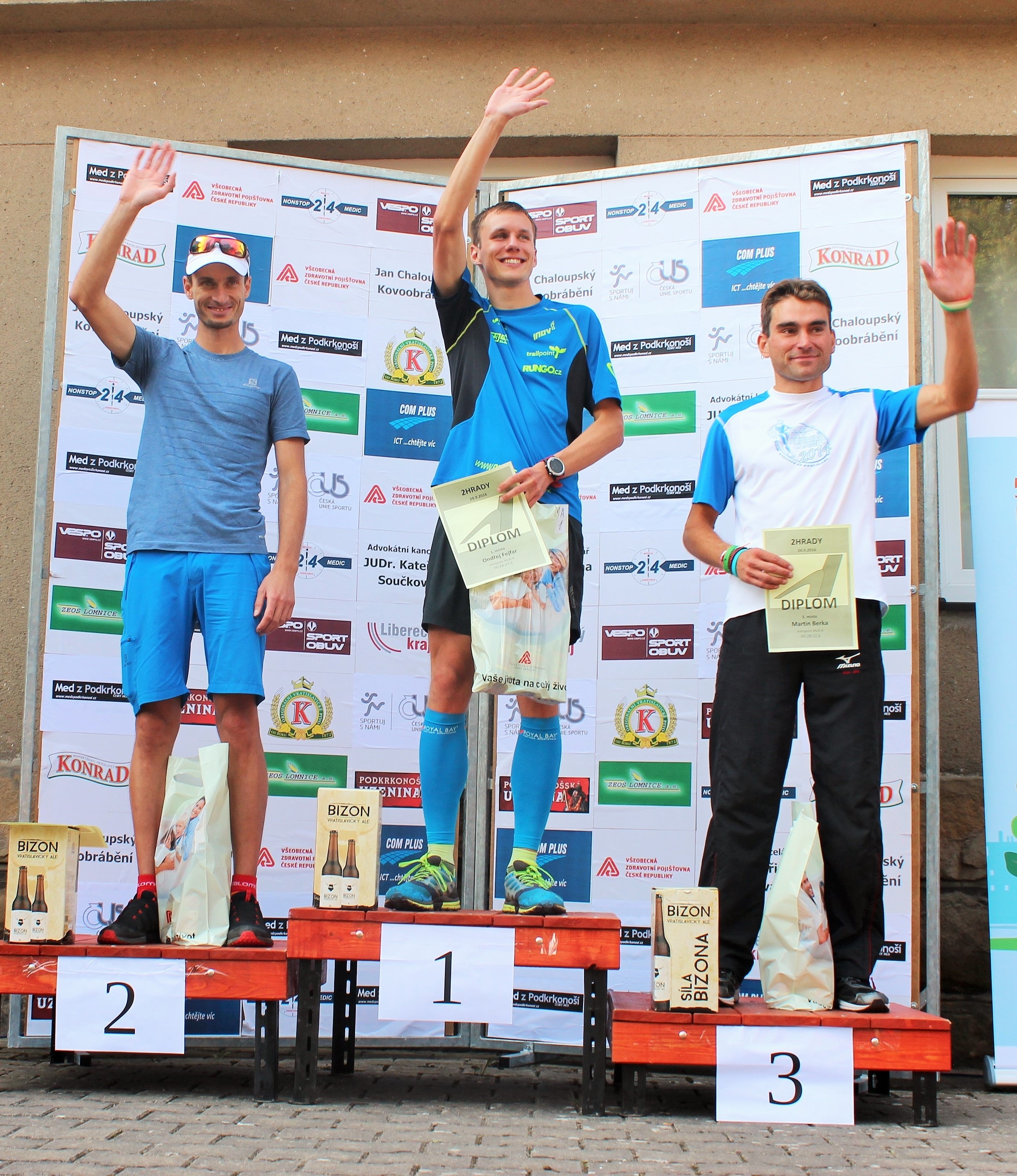 2HRADY - finiš v cílovém svahu, Fejfar těsně před Krupičkou