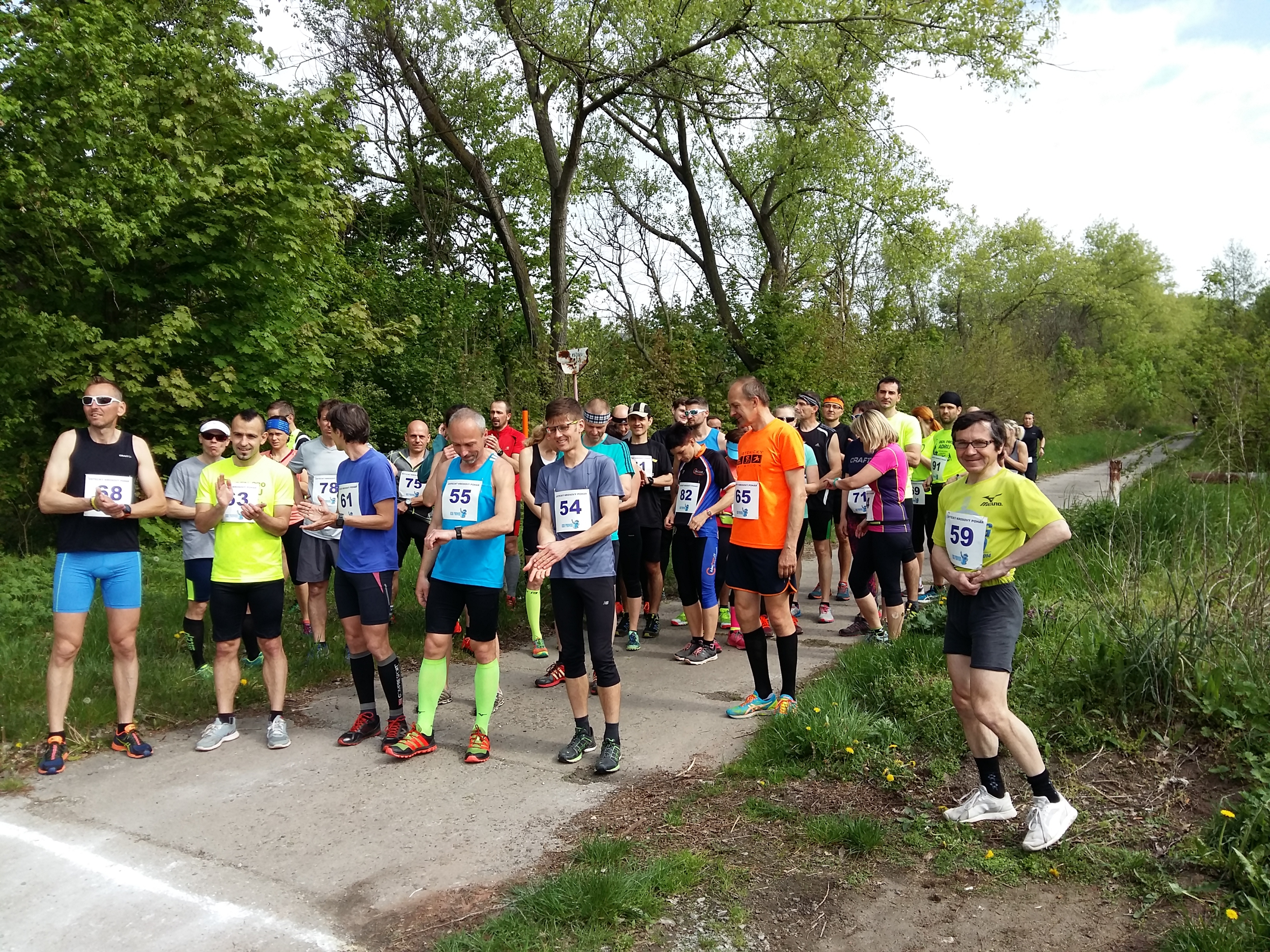 Běh kolem Jedlové hory - teplé počasí, čtyři desítky účastníků, první Zuda a Rusínová