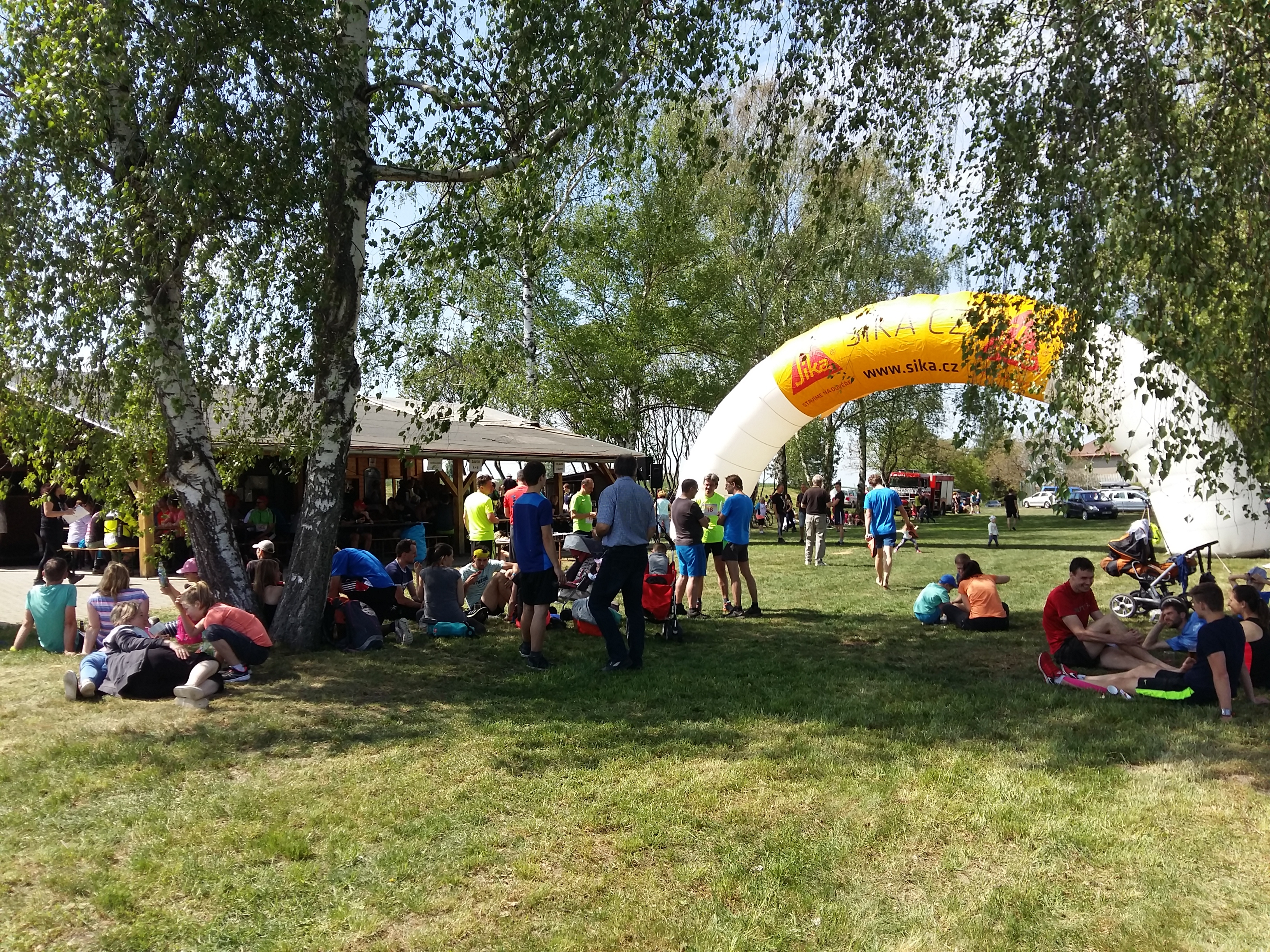 Vysocký krosový půlmaraton, rock, běh, rekordní účast a kopcovitá trať v Polabí