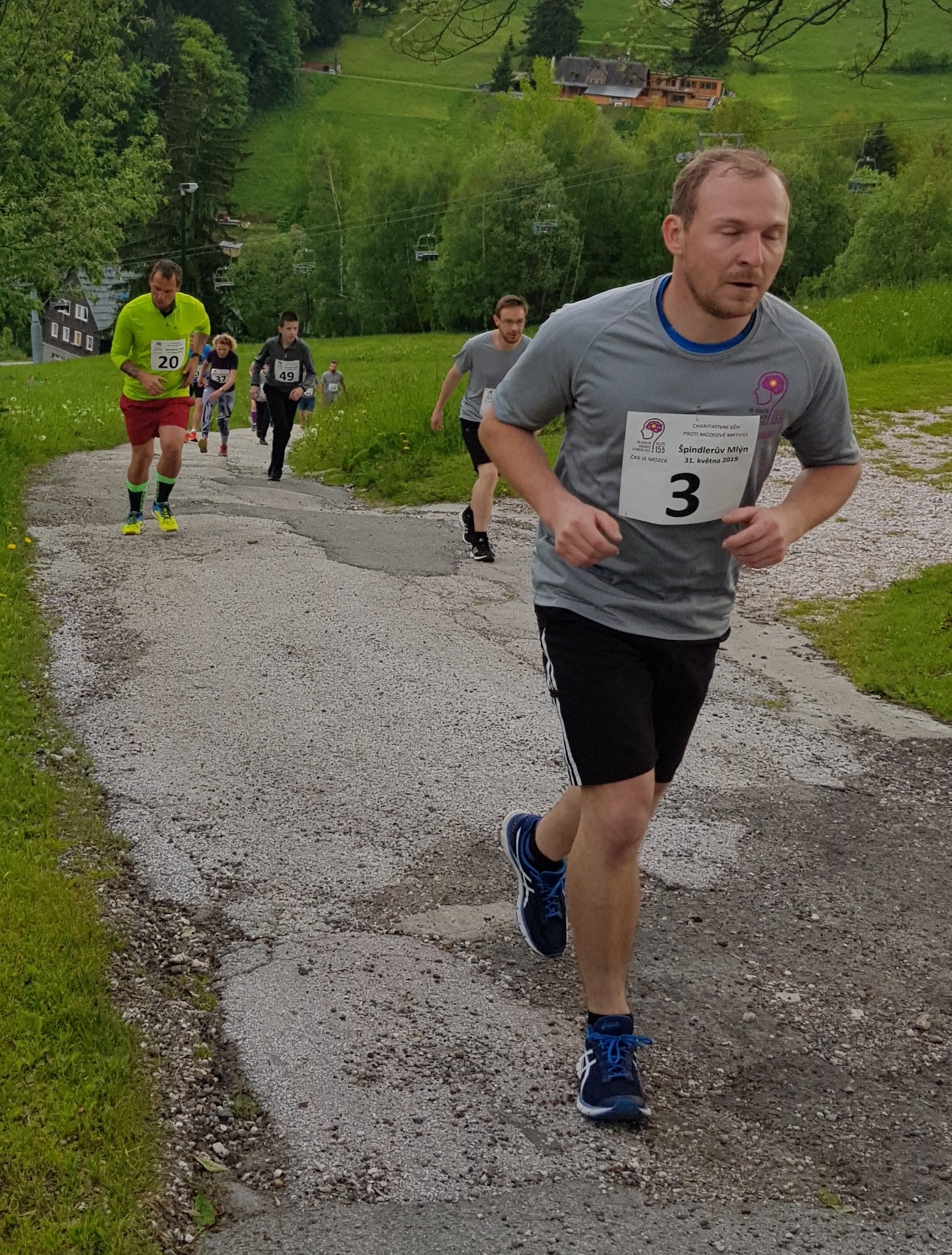 Jde o vteřiny, naučte se rozpoznat příznaky mozkové mrtvice. Běh ve Špindlerově Mlýně se snažil zvýšit informovanost.