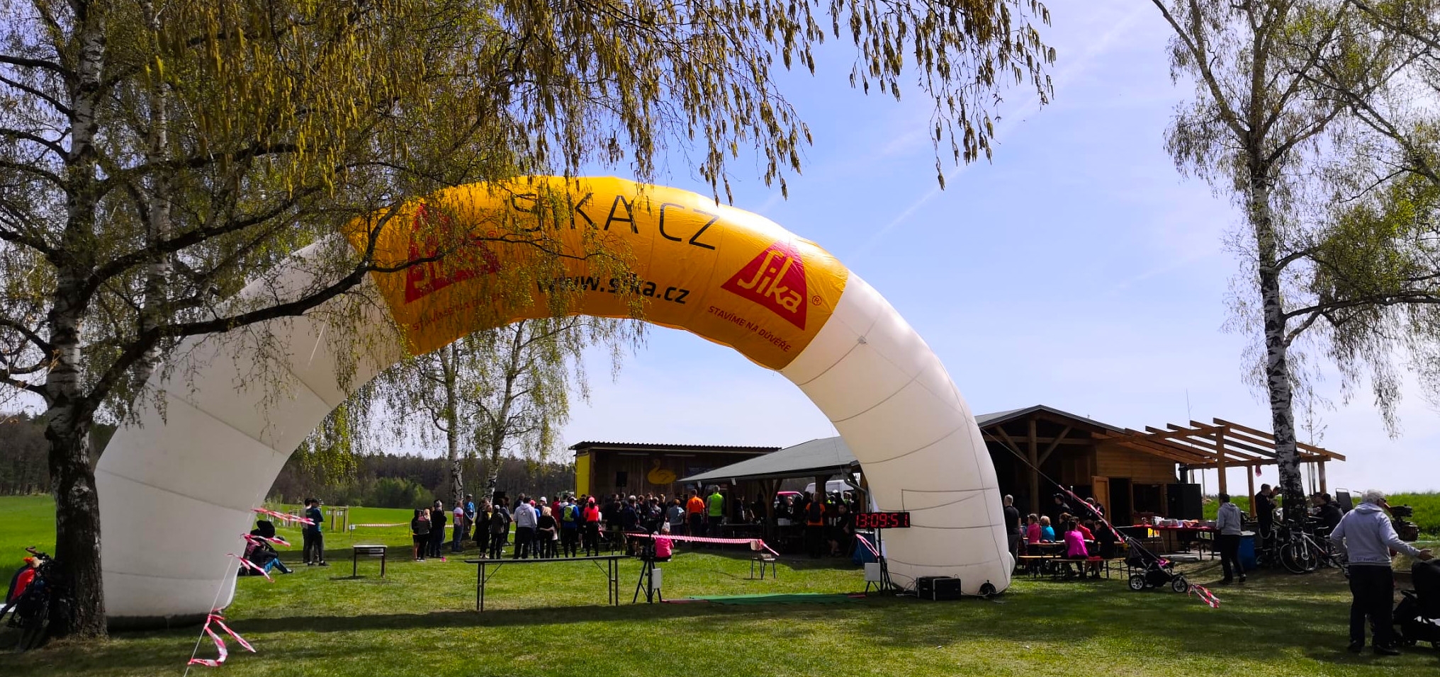 Do Vysoké dorazilo přes dvě stovky aktivních účastníků a desítky diváků, pohár zvedl Hradecký