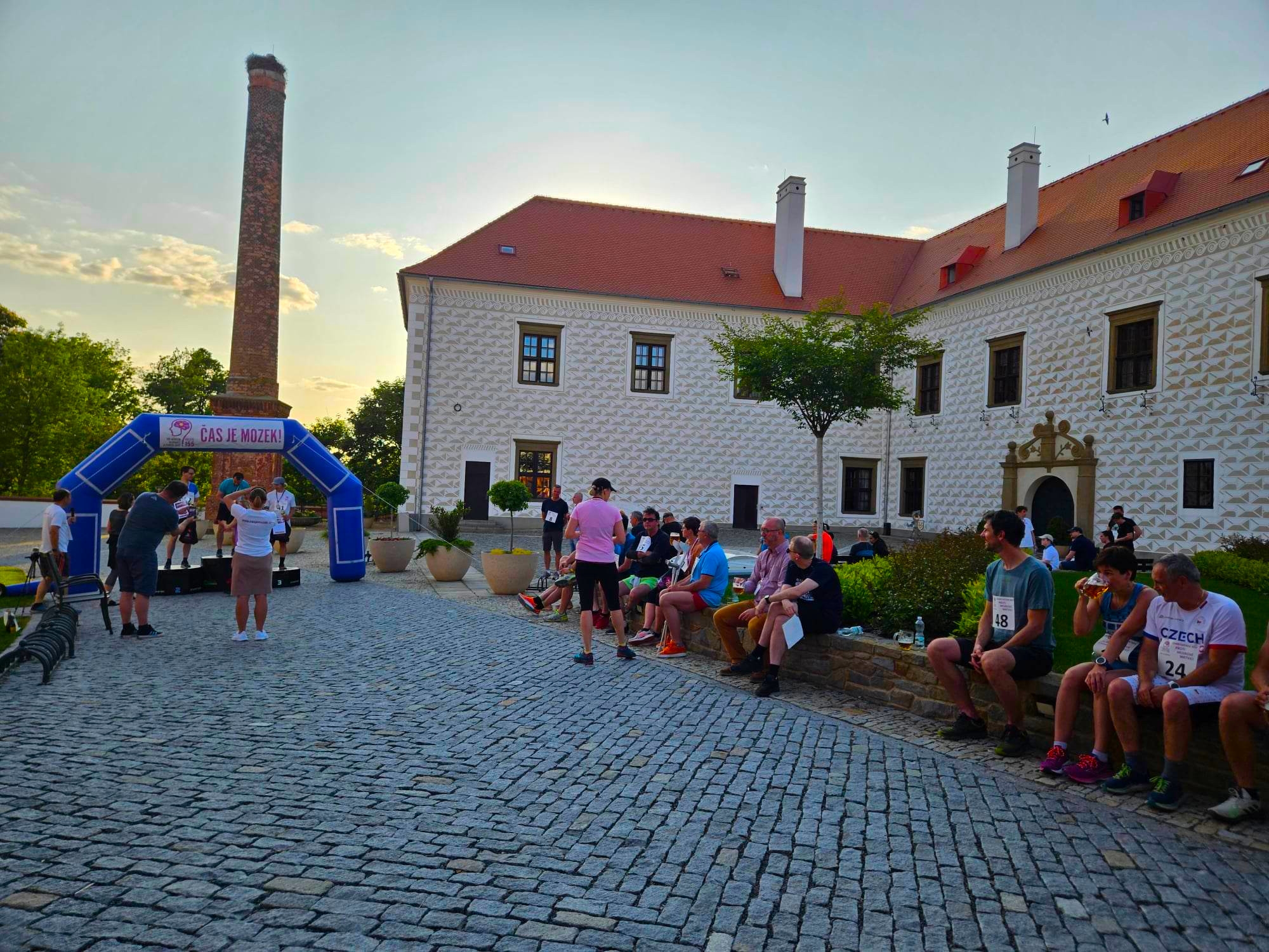 Západ slunce ve Valeči viděl další z charitativních běhů Čas je mozek