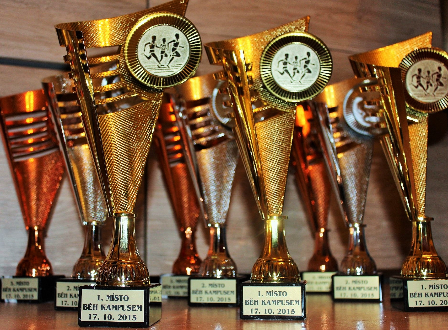 Poháry jsou připraveny, kdo je zítra zvedne nad hlavu?